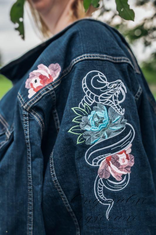 Džínová bunda - tmavě modrá s výšivkou - had